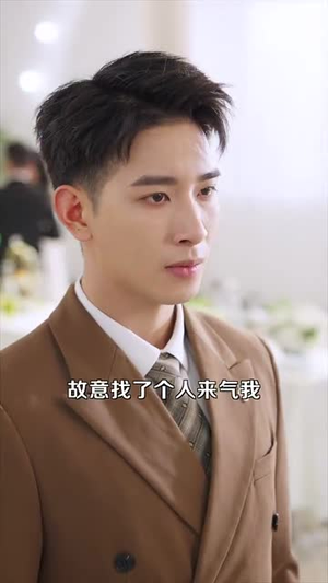 穿成替身后，她连夜攻读月嫂手册（99集）免费短剧全集看