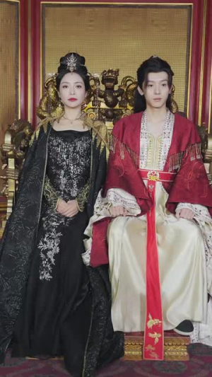 女帝要选妃我誓不做男宠(80集) 女帝要选妃我誓不做男宠(80集)短剧爆款推荐