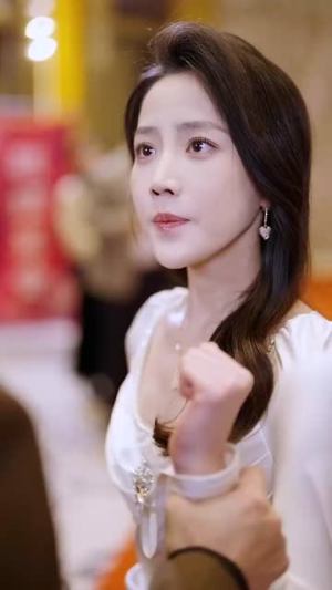 她似星星，光芒万丈（75集）熬夜追短剧