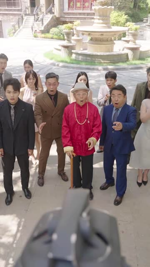 孙女寿宴送机甲震惊科学界 (61集)UC网盘在线看