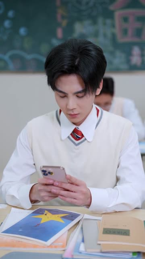 离校后，全校盼我归来（80集）第32集