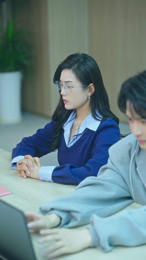 攻略女神,我选择上交自己(80集) 攻略女神,我选择上交自己(80集)短剧上头又好看